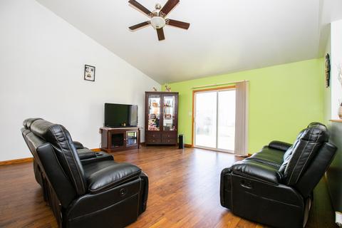 519 Shadow Dr, Harvard, IL 60033 photo 8