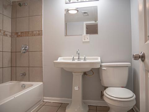 4553 S Champlain Ave, Chicago, IL 60653 photo 8