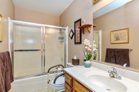 700 N Porter St, Elgin, IL 60120 photo 9