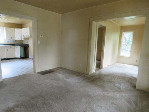 627 Sherman Ave, Elgin, IL 60120 photo 2