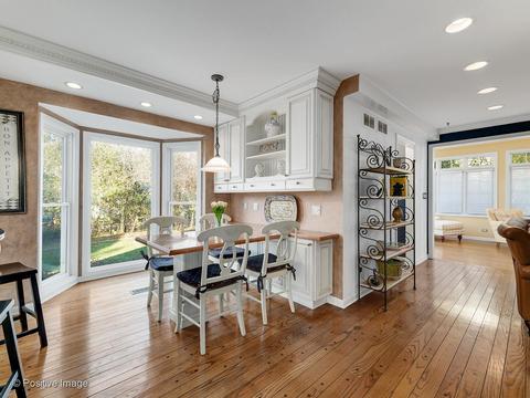 440 Hevern Dr, Wheaton, IL 60189 photo 3
