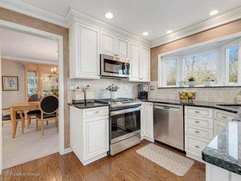 440 Hevern Dr, Wheaton, IL 60189 photo 5
