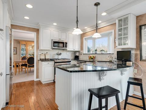 440 Hevern Dr, Wheaton, IL 60189 photo 4