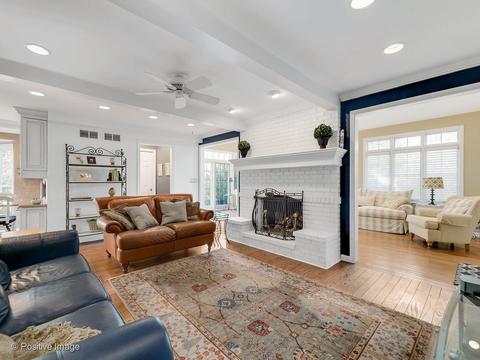 440 Hevern Dr, Wheaton, IL 60189 photo 9