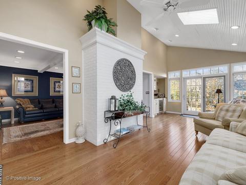 440 Hevern Dr, Wheaton, IL 60189 photo 8
