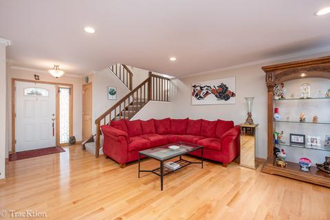 601 Darien Ct, Hoffman Estates, IL 60169 photo 2