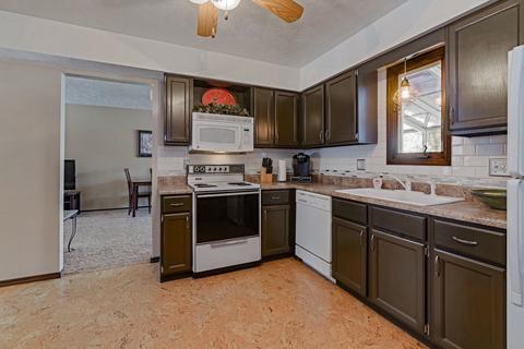 1304 Clover Ln, Normal, IL 61761 photo 12