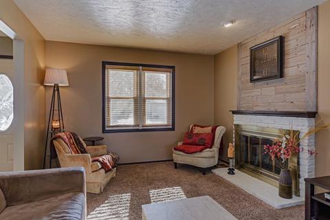 1304 Clover Ln, Normal, IL 61761 photo 3