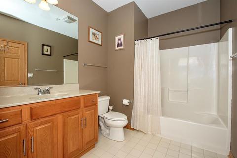 271 E Railroad Ave #301, Bartlett, IL 60103 photo 17