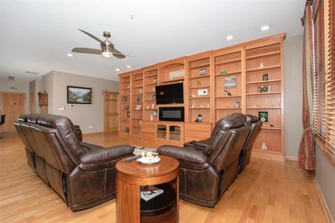 271 E Railroad Ave #301, Bartlett, IL 60103 photo 4