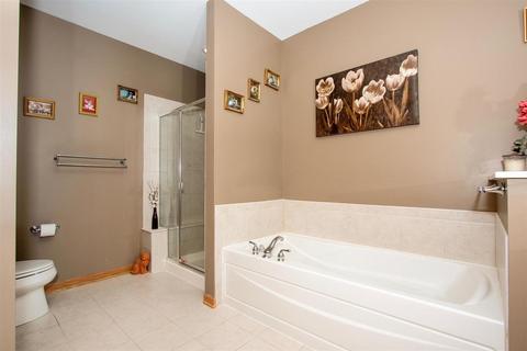 271 E Railroad Ave #301, Bartlett, IL 60103 photo 14