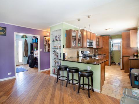 656 N Wayne Pl, Wheeling, IL 60090 photo 2