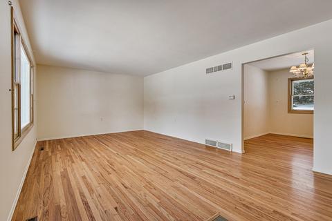 4607 Ashley Dr, Mchenry, IL 60050 photo 5