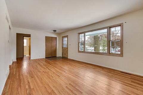 4607 Ashley Dr, Mchenry, IL 60050 photo 3