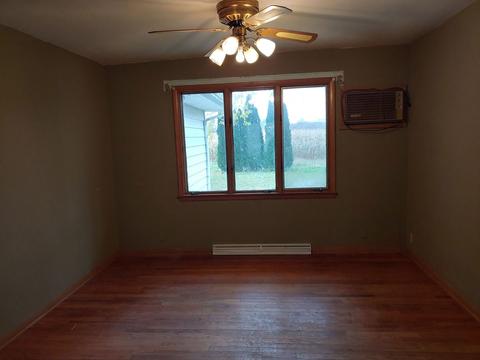240 E Grove St, Capron, IL 61012 photo 4