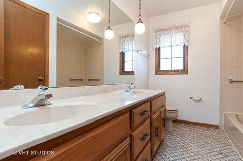 6514 Rodgers Dr, Willowbrook, IL 60527 photo 10
