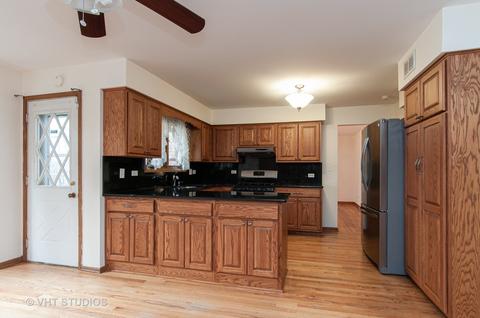 6514 Rodgers Dr, Willowbrook, IL 60527 photo 4
