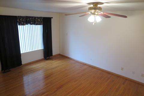 2216 Red Hawk Dr, Plainfield, IL 60586 photo 2