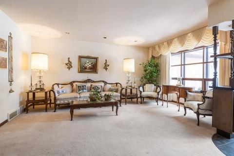 353 Munroe Cir, Des Plaines, IL 60016 photo 6