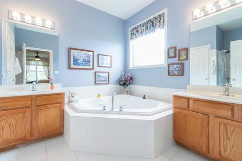 1908 W Greenleaf Dr, Round Lake, IL 60073 photo 9