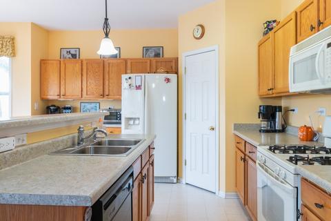 1908 W Greenleaf Dr, Round Lake, IL 60073 photo 4