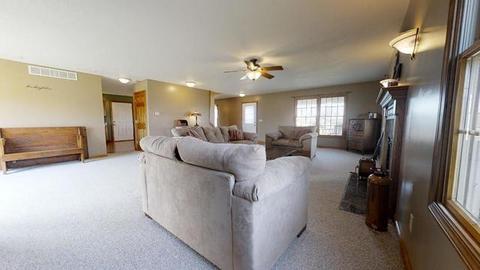 5972 Timberlake Dr, Weldon, IL 61882 photo 5