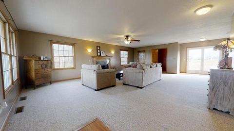 5972 Timberlake Dr, Weldon, IL 61882 photo 3