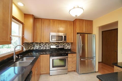250 E Bradley St, Des Plaines, IL 60016 photo 8