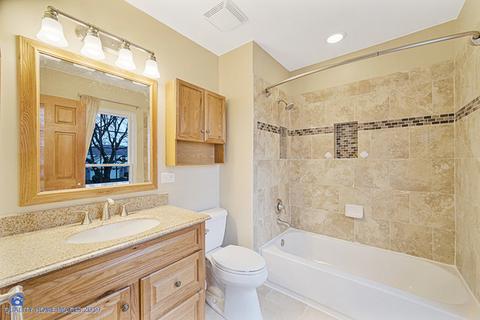 1002 Longford Rd, Bartlett, IL 60103 photo 17