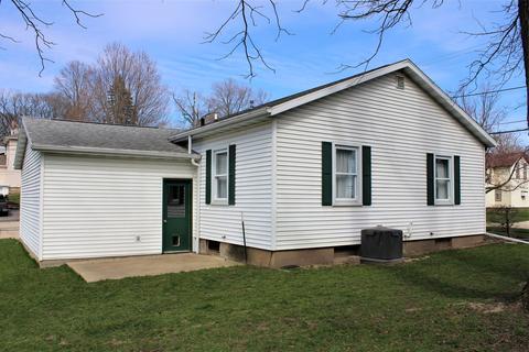 307 N Orange St, Morrison, IL 61270 photo 3