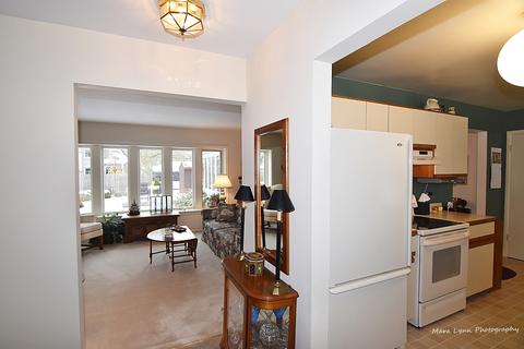 505 Turf Ln, Wheaton, IL 60187 photo 3