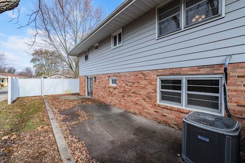 608 Bradley Dr, Bloomington, IL 61701 photo 32