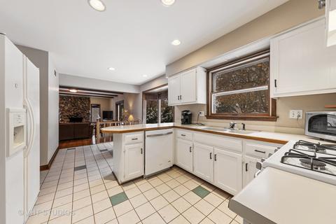 6466 Cape Cod Ct, Lisle, IL 60532 photo 8