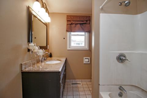 435 S Yates Ave, Kankakee, IL 60901 photo 8