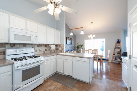 1124 E Danbury Dr, Cary, IL 60013 photo 2