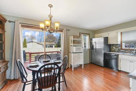 550 Morgan Ln, Hoffman Estates, IL 60169 photo 4