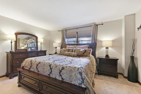 550 Morgan Ln, Hoffman Estates, IL 60169 photo 8