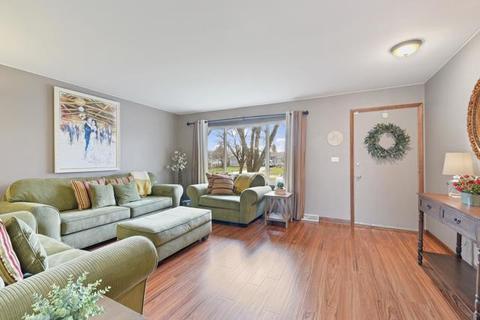 550 Morgan Ln, Hoffman Estates, IL 60169 photo 2