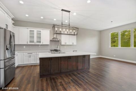 102 Gloria Dr, Elgin, IL 60120 photo 4
