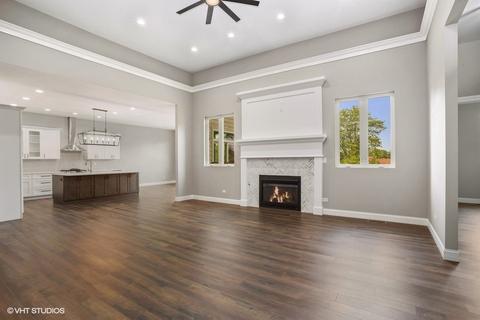 102 Gloria Dr, Elgin, IL 60120 photo 2