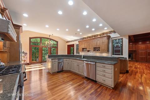 431 Creekside Ct, Willowbrook, IL 60527 photo 5
