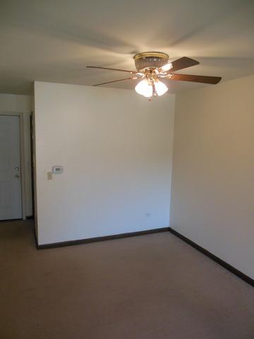 677 S River Rd S #3E, Des Plaines, IL 60016 photo 4