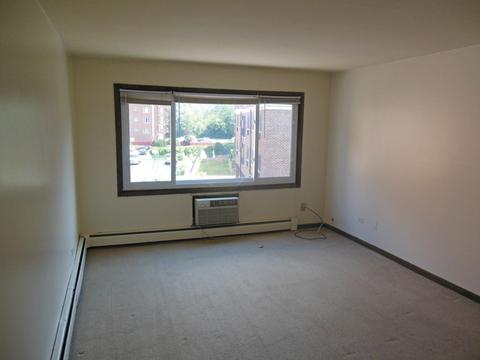 677 S River Rd S #3E, Des Plaines, IL 60016 photo 2