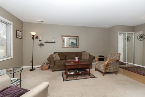 1480 Exeter Ct, Hoffman Estates, IL 60010 photo 6