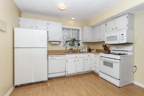 1480 Exeter Ct, Hoffman Estates, IL 60010 photo 9