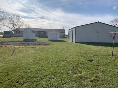 325 Grove St, Weldon, IL 61882 photo 31