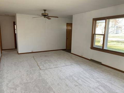 325 Grove St, Weldon, IL 61882 photo 5