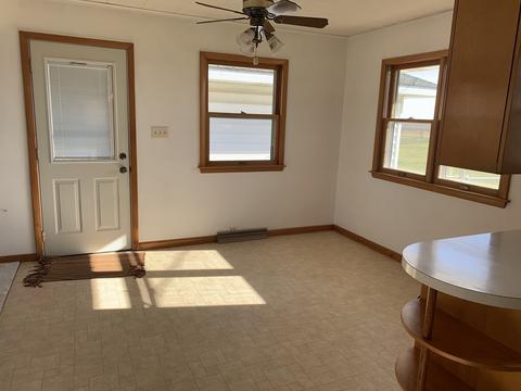 325 Grove St, Weldon, IL 61882 photo 7