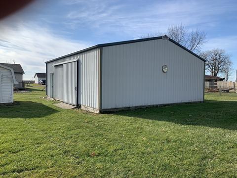 325 Grove St, Weldon, IL 61882 photo 37