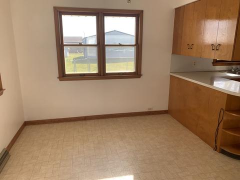 325 Grove St, Weldon, IL 61882 photo 8